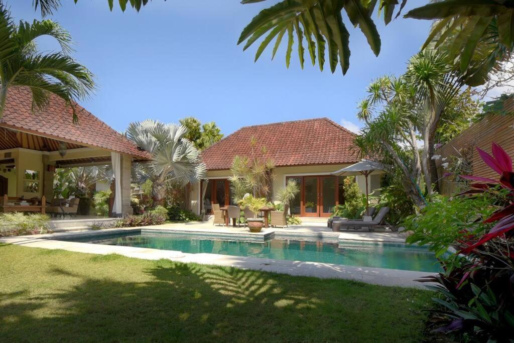 Tropical Oasis, Villa Mimba Sanur Buitenkant foto
